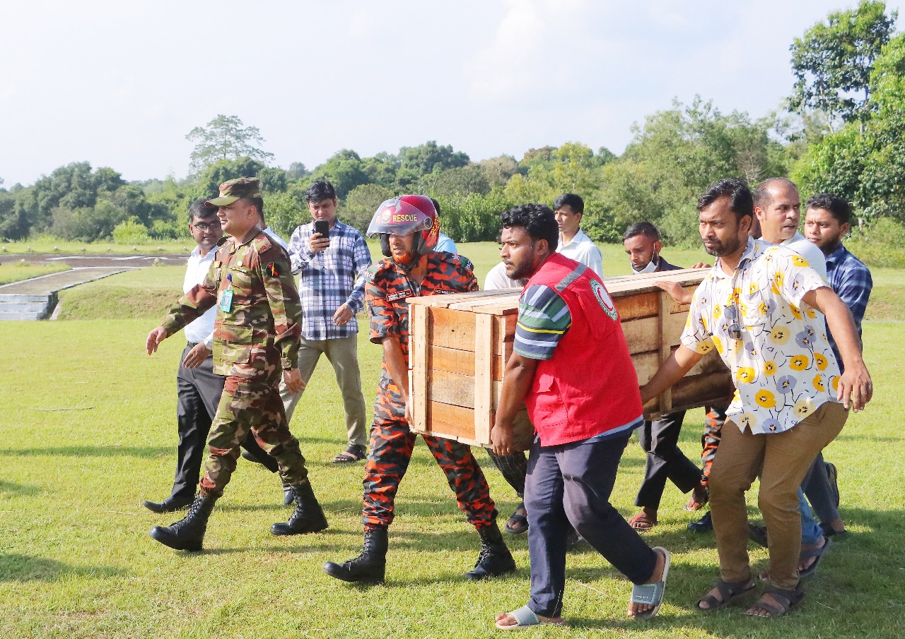 সাজেকে সড়ক দুর্ঘটনায় নিহত খুলনা বিশ্ববিদ্যালয়ের শিক্ষার্থীর মরদেহ হেলিকপ্টারে নিজ জেলায়,