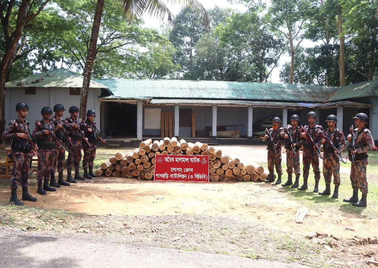 লোগাং ৩ বিজিবির অভিযানে অবৈধ কাঠ জব্দ।
