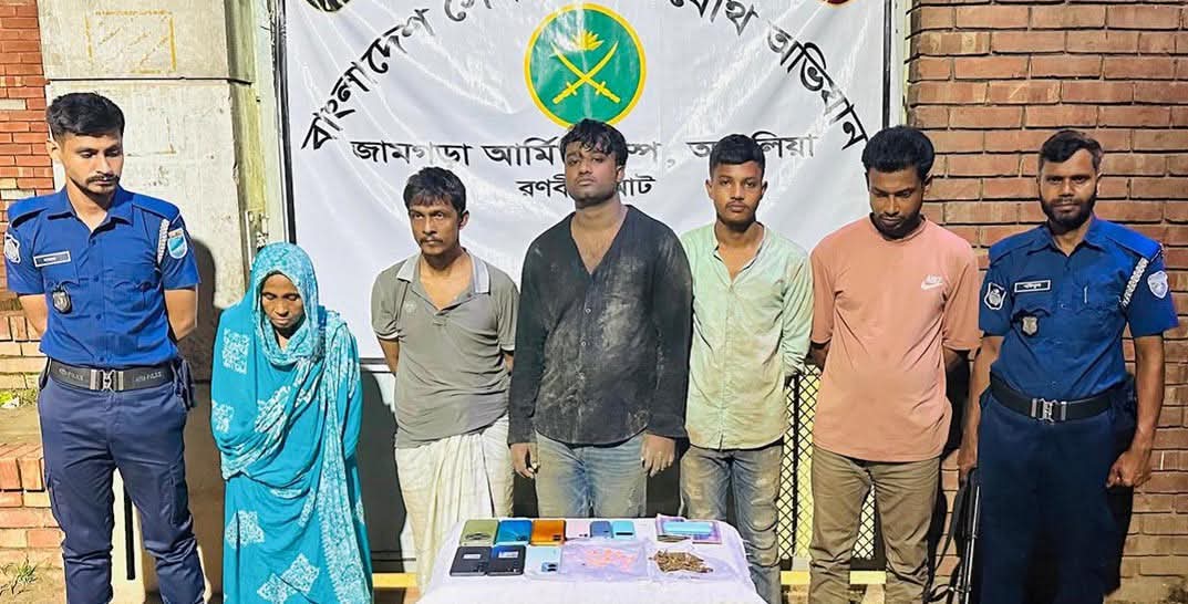 আশুলিয়ায় ইয়াবা-গাঁজাসহ ৫ মাদক ব্যবসায়ী আটক।