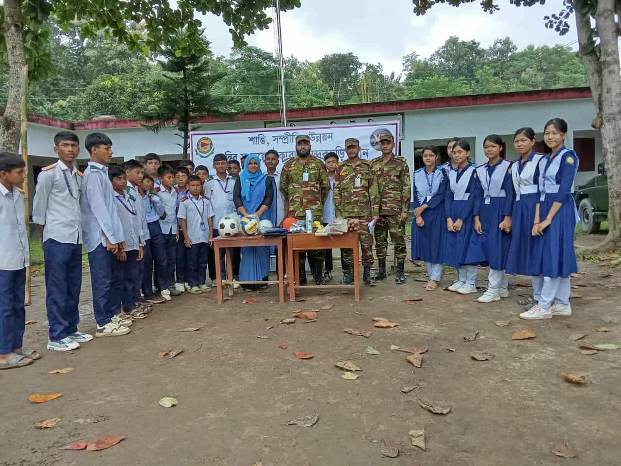 সিন্দুকছড়ি সেনাবাহিনীর জোন কমান্ডারের উদ্যোগে মানবিক সহায়তা প্রধান।