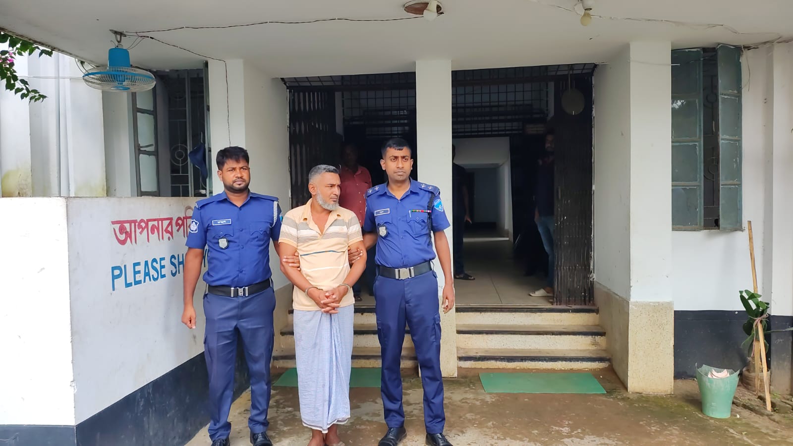 দীঘিনালায় শিক্ষার্থীকে শ্লীলতাহানির অভিযোগে আটক ১