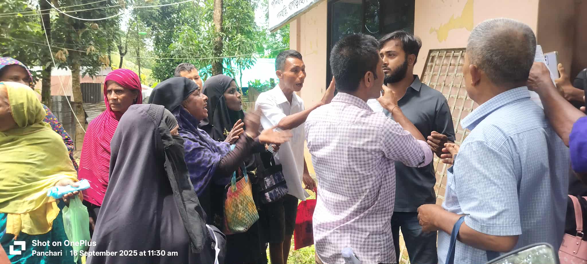 বিদ্যুৎ বিলের অস্বাভাবিকতা নিয়ে অতিষ্ঠ জনগনের পানছড়ি বিদ্যুৎ অফিস ঘেরাও