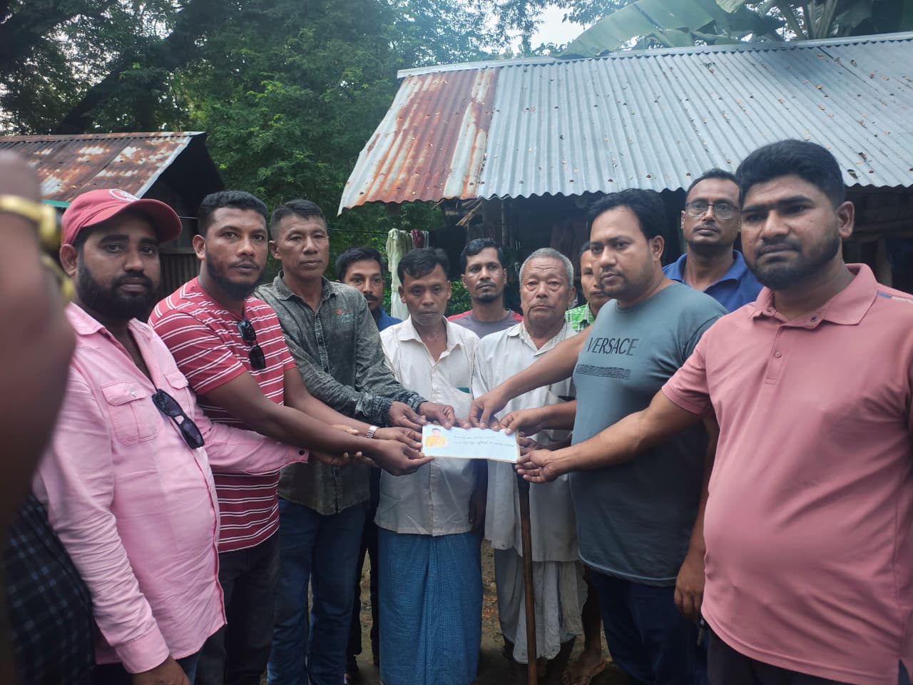 দীঘিনালায় অসুস্থ ও হতদরিদ্র কর্মীর পাশে উপজেলা বিএনপি,,