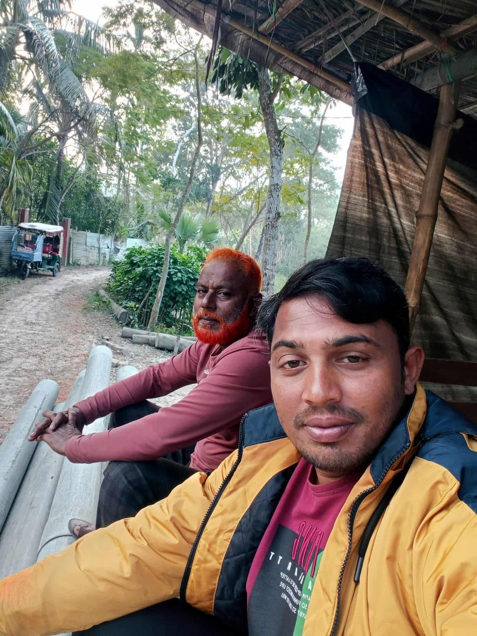 রাজাপুরে স্বেচ্ছাসেবক দলের নেতা ও যুবদল নেতার বিরুদ্ধে চাদাবাজি অভিযোগ,,