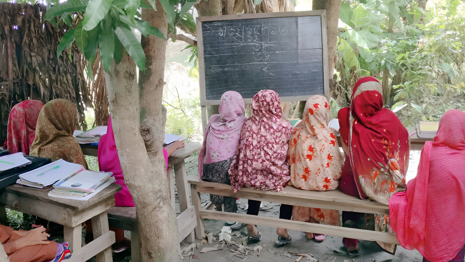 নদীগর্ভে বিলীন মাদরাসা, গাছের নিচে চলছে পাঠদান,