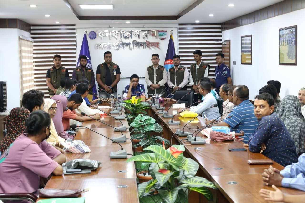 ঝিনাইদহে সাইবার পুলিশের সাফল্য: উদ্ধার শতাধিক মোবাইল ও প্রায় লাখ টাকা,