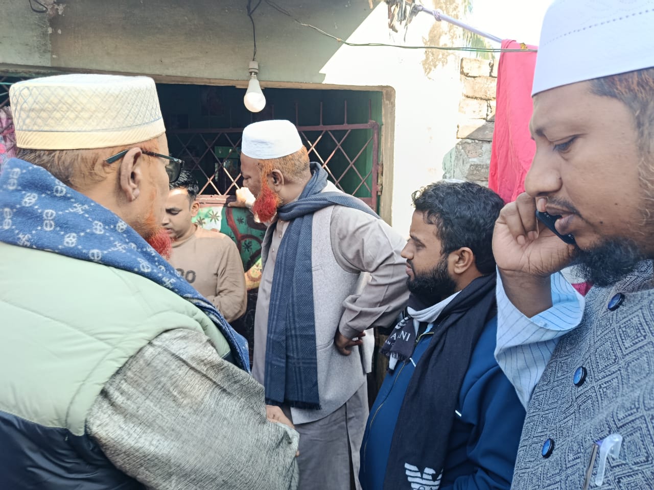 মানবিক সহযোগিতা: অসুস্থ হিন্দুর পাশে দাঁড়ালেন মেহেরপুর জেলা আমীর,,