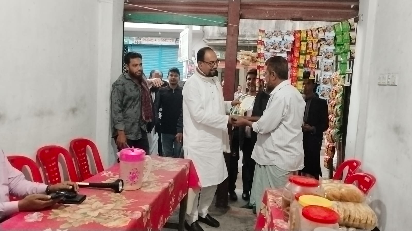 কাঠালিয়ায় বিএনপির ৩১ দফা লিফলেট বিতরণ,,