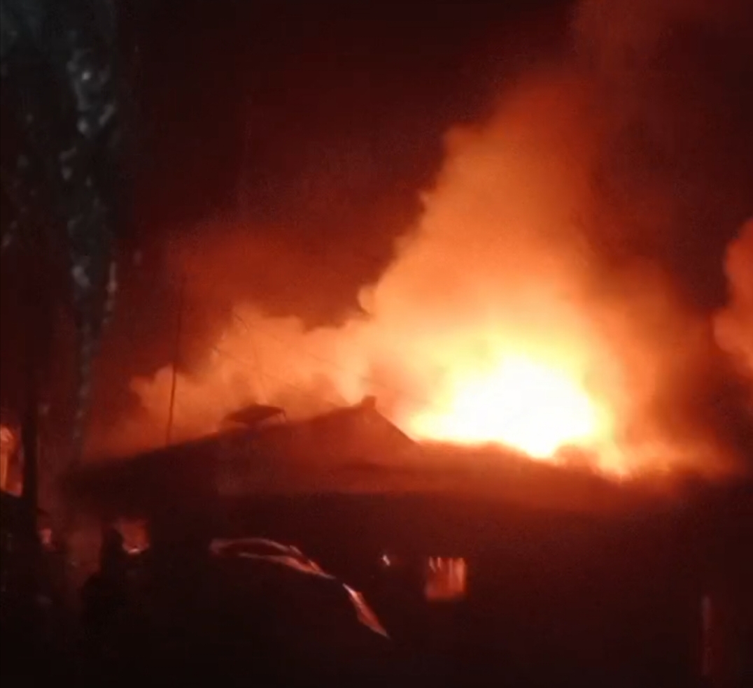খাগড়াছড়ির মহালছড়ি বাজারে আগুন,আগুন বিস্তারের সম্ভাবনা।