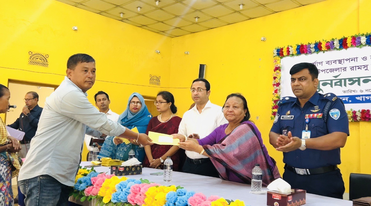গুইমারায় ক্ষতিগ্রস্ত পরিবারের পুনর্বাসন কার্যক্রমে ২৭ লাখ ৩৫ হাজার টাকার সহায়তা বিতরণ”