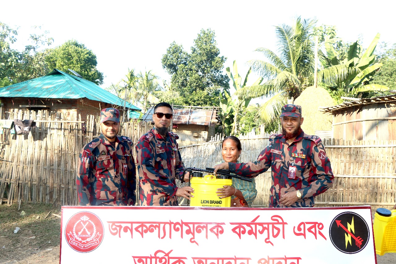 পানছড়ি ব্যাটালিয়ন (৩ বিজিবি) ও লোগাং জোন কর্তৃক টিউবয়েল ও কৃষি উপকরণ বিতরণ: শান্তি ও উন্নয়নে নিরবচ্ছিন্ন প্রচেষ্টা,