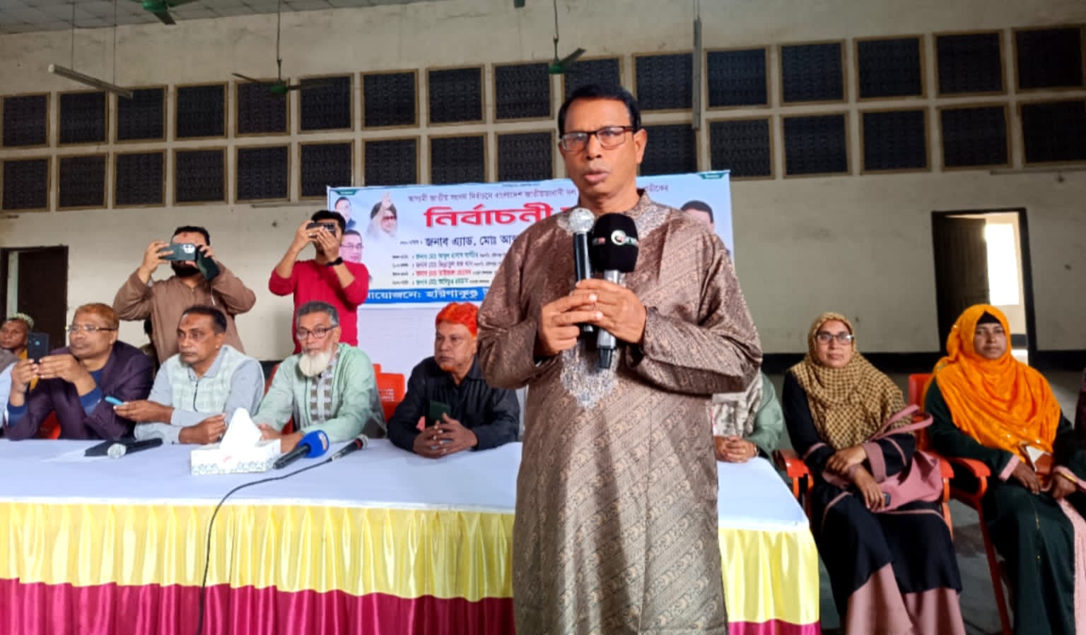 হরিণাকুণ্ডুতে মহিলাদলের নির্বাচনী সভা অনুষ্ঠিত,,