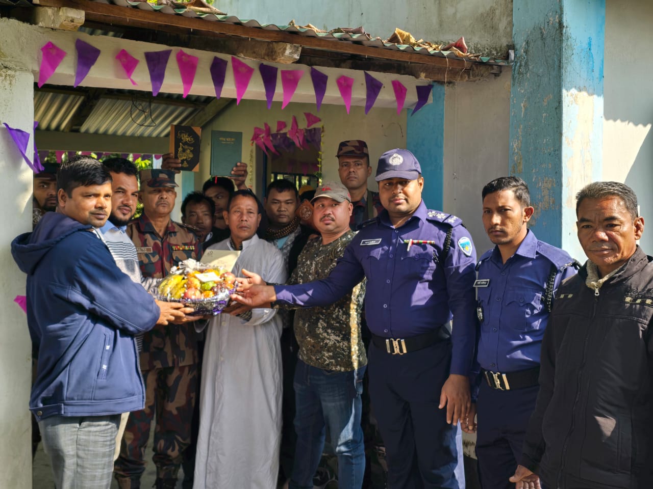 বড়দিন উপলক্ষে দীঘিনালায় বিজিবির নিরাপত্তা জোরদার ও শুভেচ্ছা উপহার বিতরণ,,