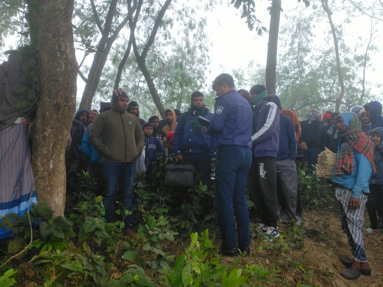হরিণাকুণ্ডুতে কৃষক ও ফাস্টফুড বিক্রেতার ঝুলন্ত মরদেহ উদ্ধার,,