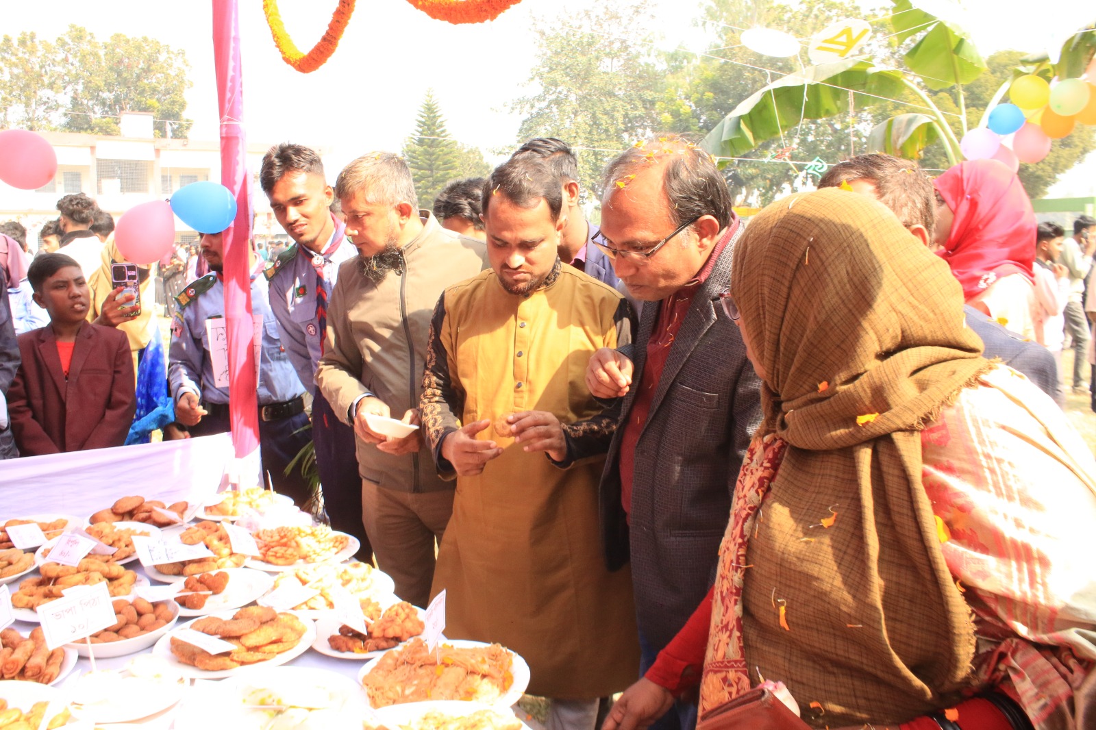 হরিণাকুণ্ডুতে সরকারি লালন শাহ্ কলেজ প্রাঙ্গণে দিনব্যাপী অনুষ্ঠিত হয়ে গেল এক মনোমুগ্ধকর ‘পিঠা উৎসব’