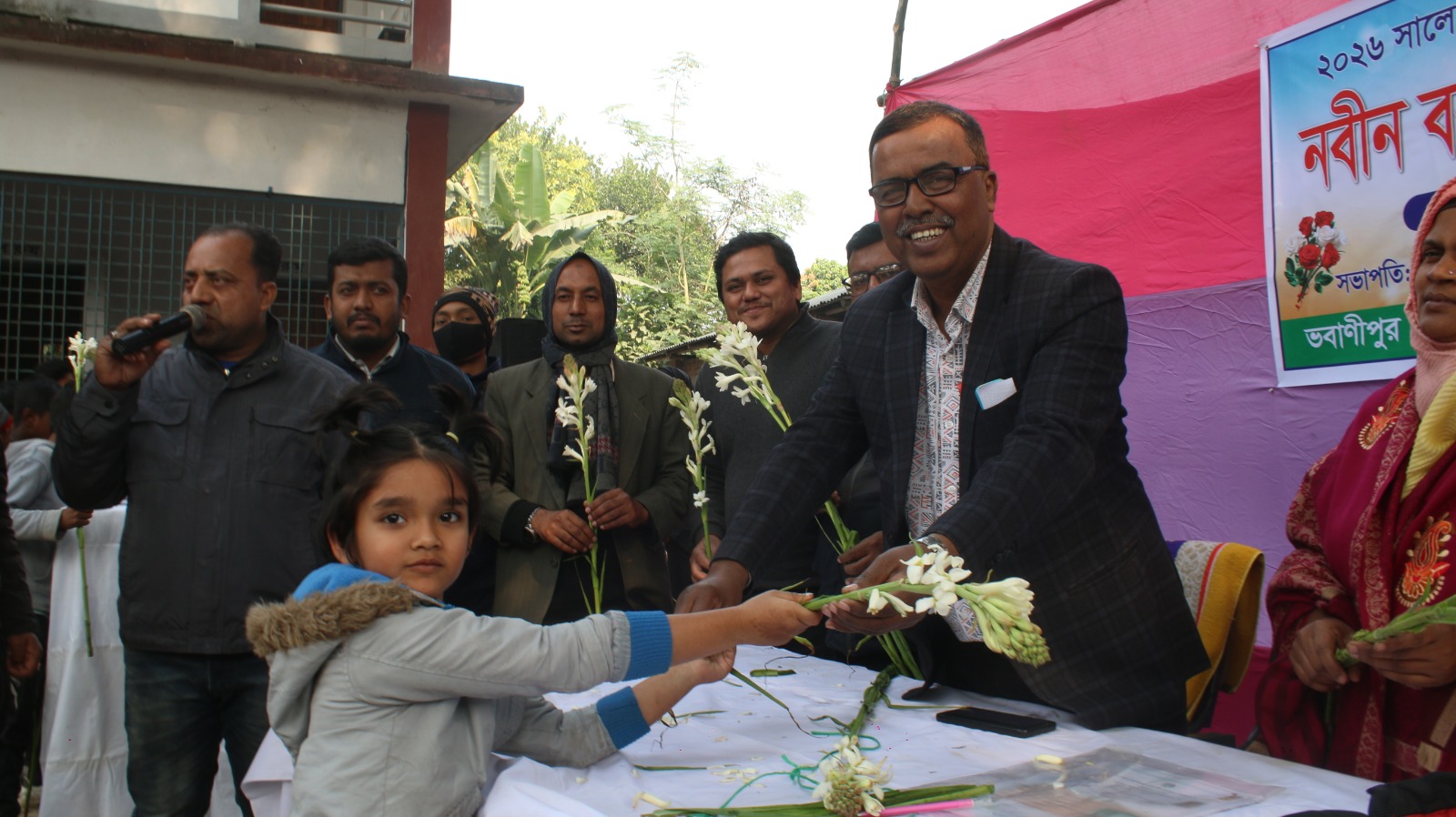 হরিণাকুণ্ডুতে আড়ম্বরপূর্ণ পরিবেশে ভবাণীপুর মাধ্যমিক বিদ্যালয়ের নবীন বরণ অনুষ্ঠিত,,