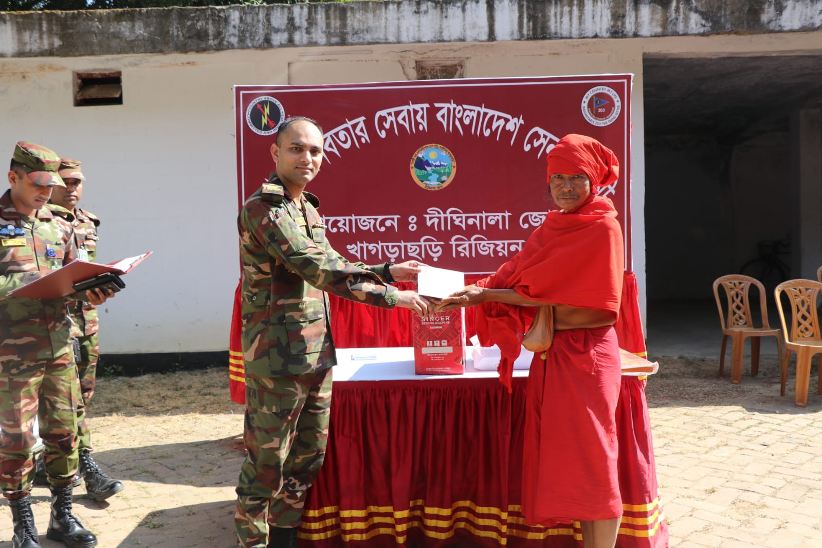 অসহায় মানুষের পাশে দীঘিনালা জোন: সেনাবাহিনীর মানবিক সহায়তা কার্যক্রম,,