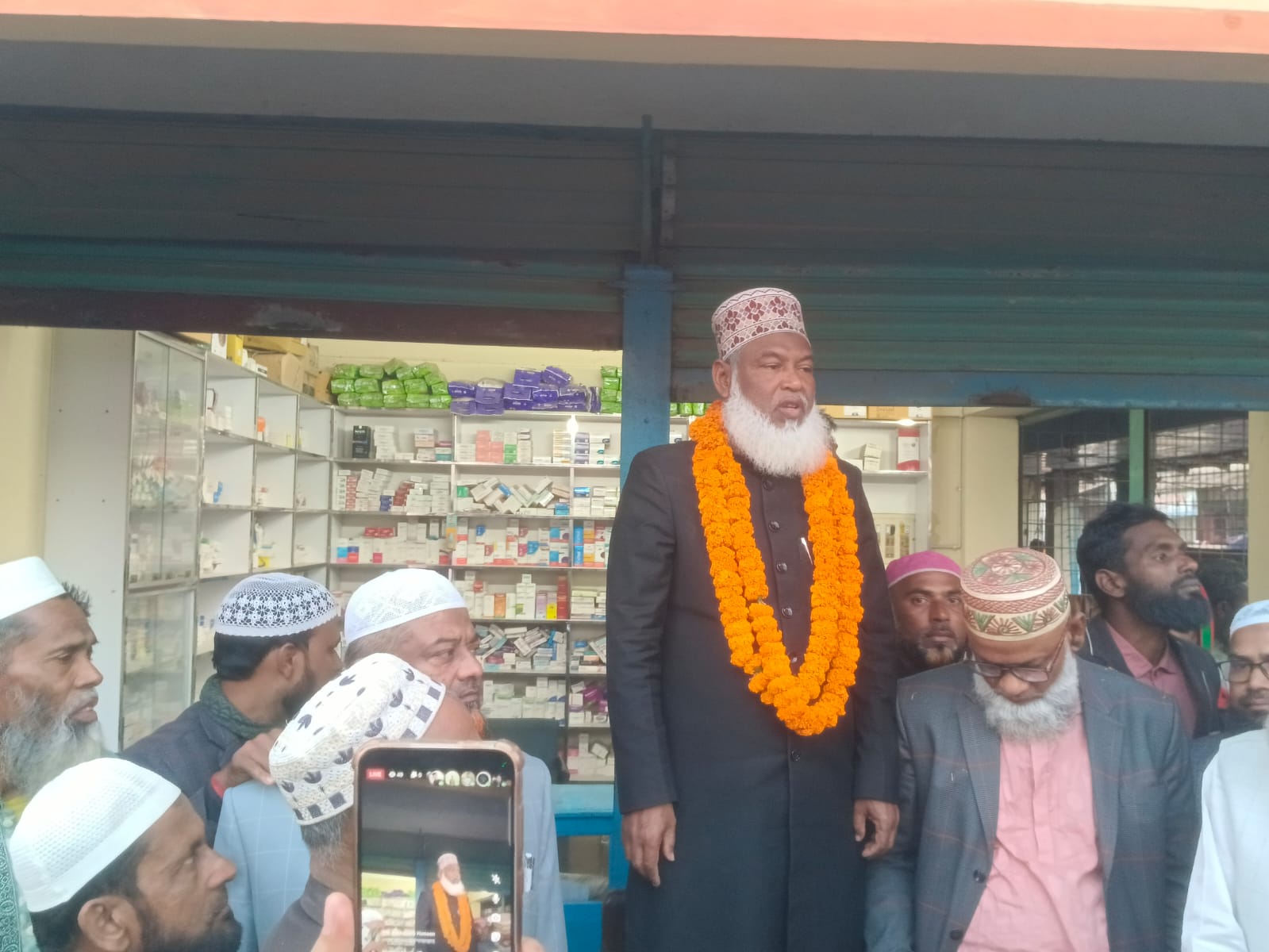 হরিণাকুণ্ডুর সাধারণ মানুষের ভালোবাসায় সিক্ত নবনির্বাচিত এমপি আলী আজম মো: আবু বকর,,