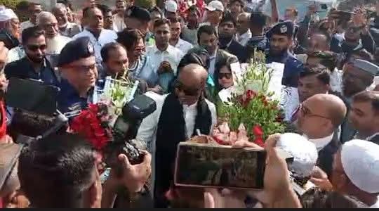 ঝিনাইদহ সার্কিট হাউসে আইনমন্ত্রী আসাদুজ্জামানকে উষ্ণ অভ্যর্থনা,,