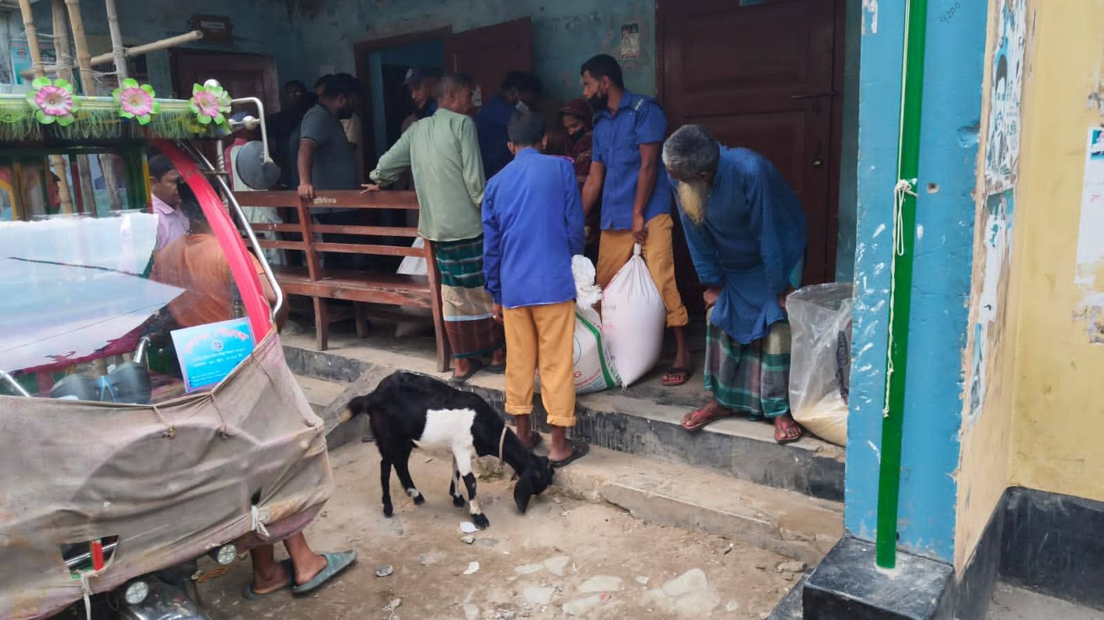 জামালপুরে ভিজিএফ চাল বিতরণে অনিয়ম
