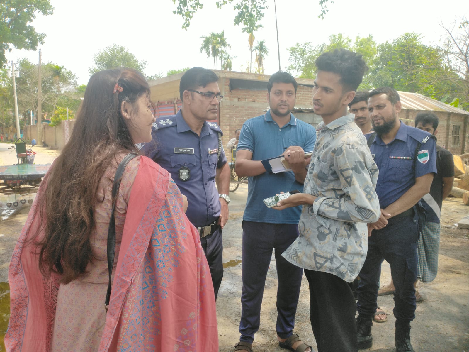 হরিণাকুণ্ডুতে লাইসেন্সবিহীন ড্রাম ট্রাক চালককে জরিমানা