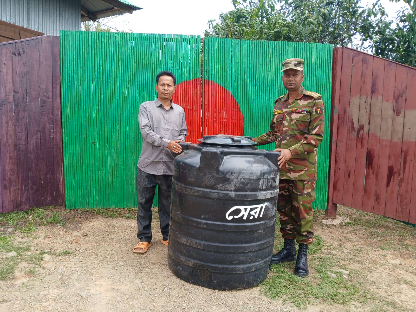 সাজেকের দুর্গম পাহাড়ি এলাকায় বিশুদ্ধ পানি সংরক্ষণের ট্যাংক বিতরণ করল বাঘাইহাট জোন,,