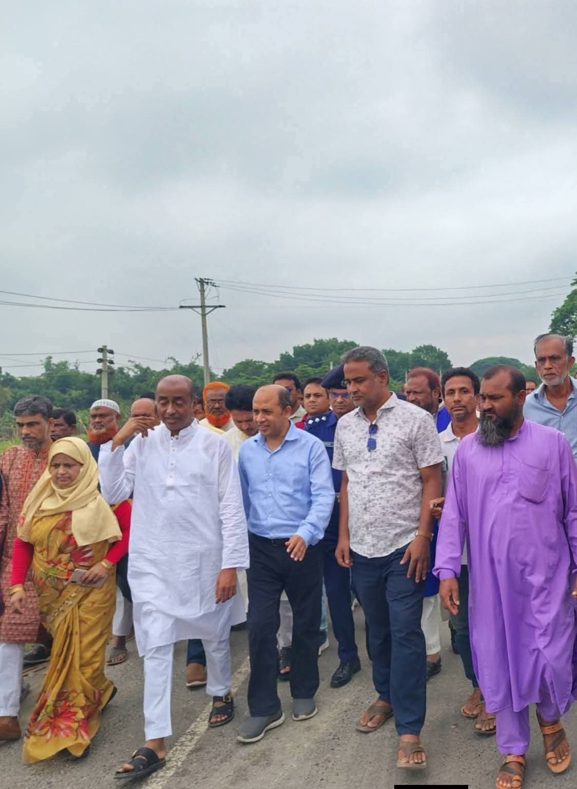 ঝিনাইদহের শৈলকুপায় প্রস্তাবিত মেডিকেল ও নার্সিং কলেজের সম্ভাব্য স্থান পরিদর্শন করেছেন আইনমন্ত্রী,,