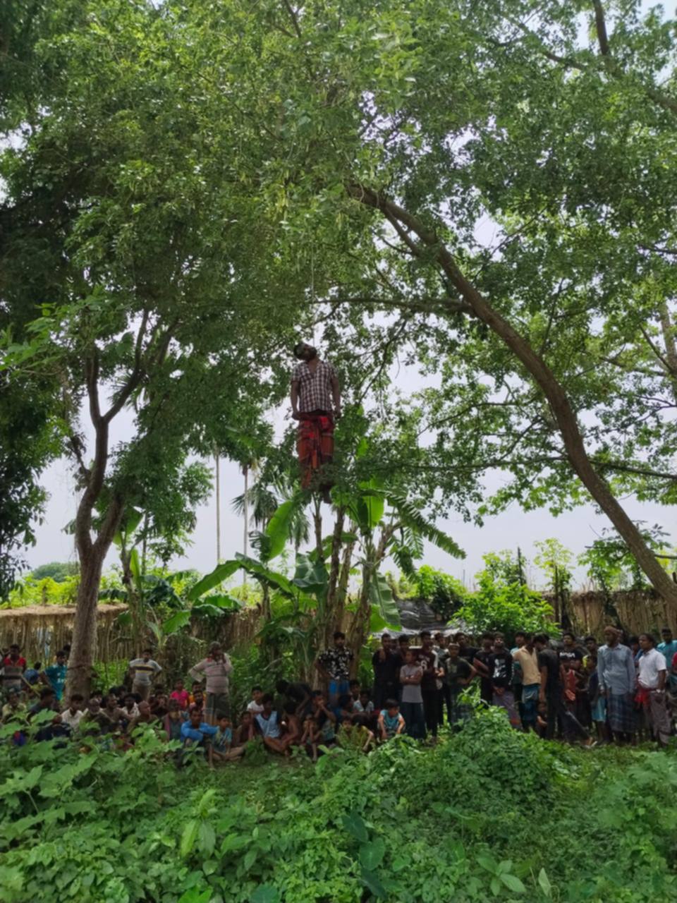 হরিণাকুন্ডুতে যুবকের ঝুলন্ত মরদেহ উদ্ধার